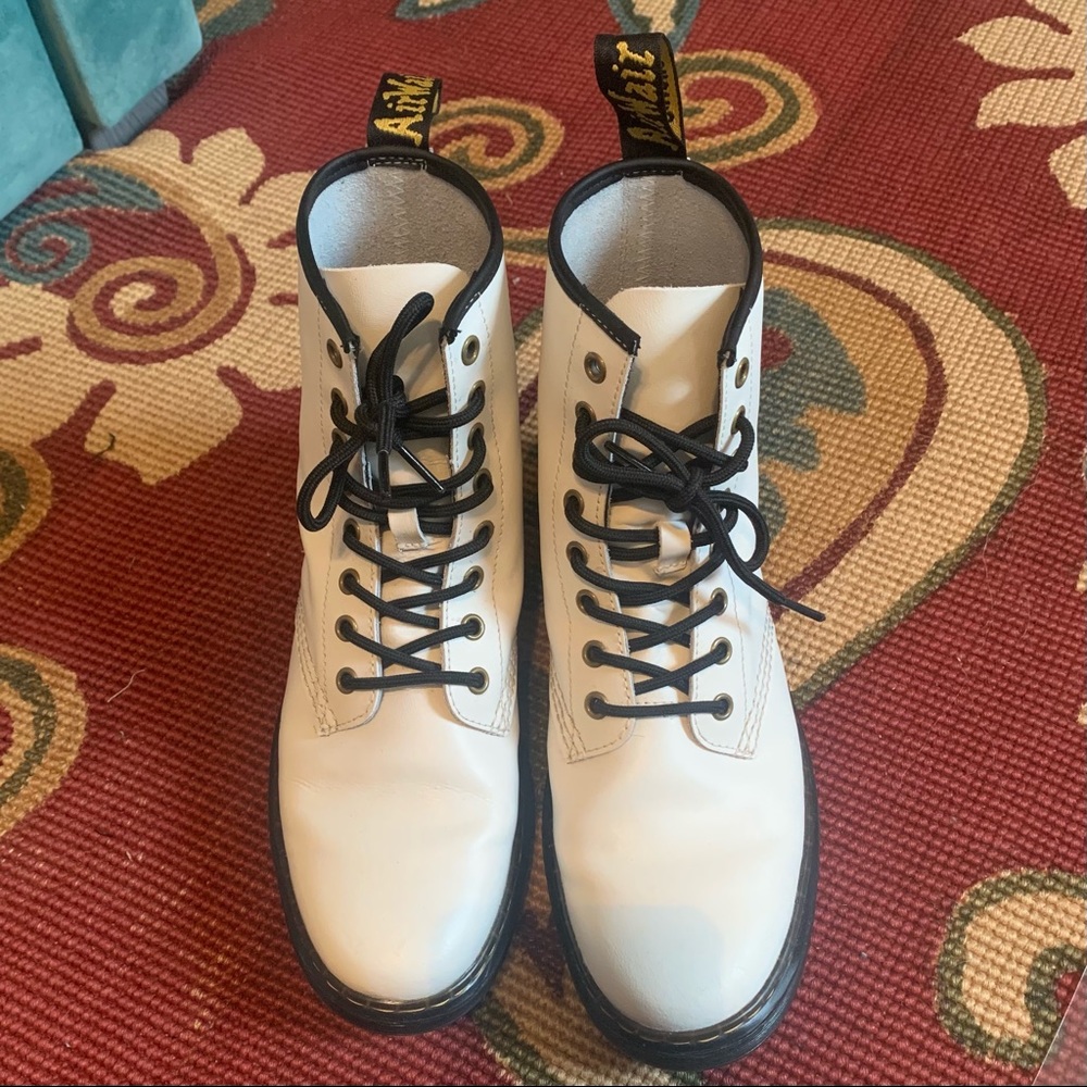 Dr. Martens White Zavala